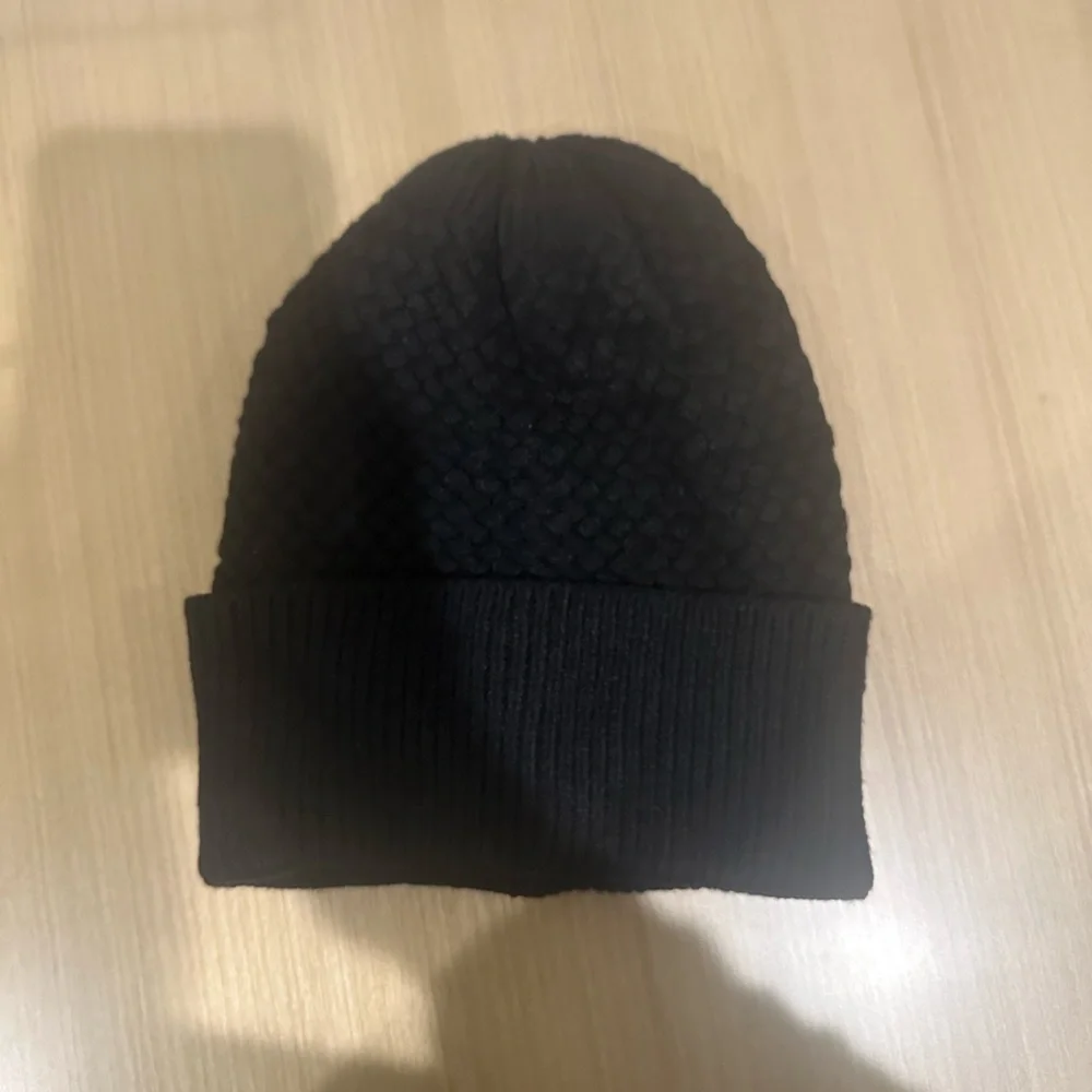 Black Knit Cuffed Beanie Hat - Brand Unspecified